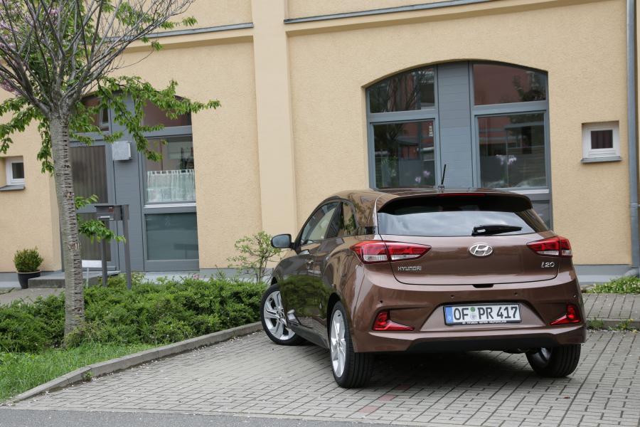 Hyundai i20 Coupe 2015 года  (фото 12 из 30)